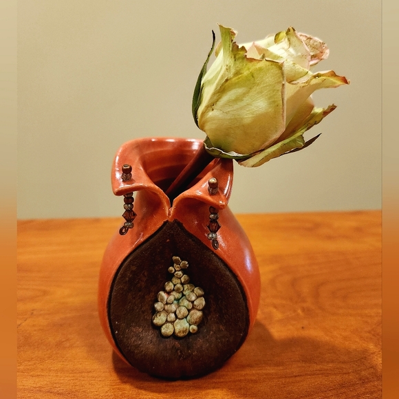 Bev Freeburg Hand Thrown Pottery Vase - Picture 1 of 6